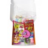 Contenu de la boxe incluans des bonbons variés typiques des années 80.