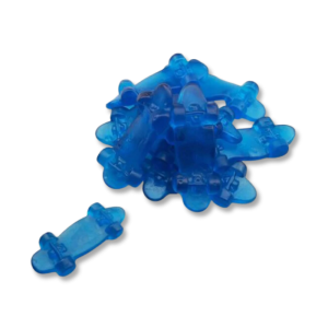 Quelques skater bleu de prés, ce sont des bonbon en gélatine en forme de skateboard bleu