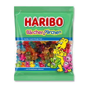 Sachet Haribo vert, avec des couples d'oursons. C'est des bonbons oursons qui se tiennent la main.