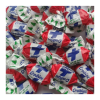 Vrac de croibleu sève de pin qui sont des bonbon marrons emballer d'une sachet blanc, rouge et bleu