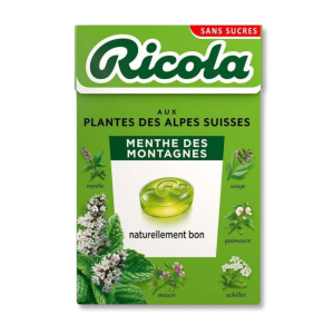 Boite verte de ricola menthe des montages qui sont des bonbon rafraichissants suisses aux pantes