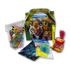 box anniversaire thème jungle avec un tigre dessus, et des bonbon et jouets devants