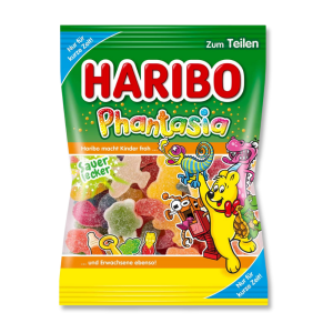 Sachet vert haribo de phantasia qui son des bonbons gélatineux de formes différentes